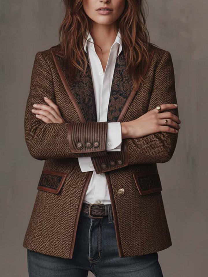 Blazer til kvinder med sildebensmønster og printdetaljer