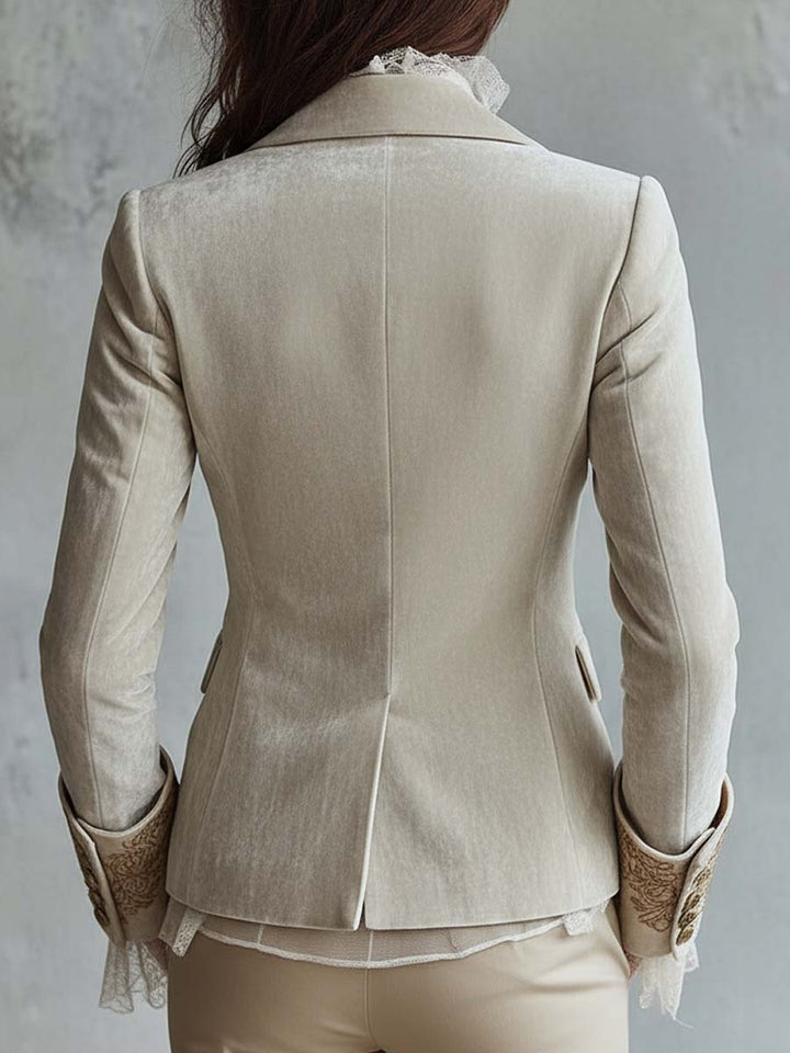 Figursyet blazer til kvinder i elfenben med broderi