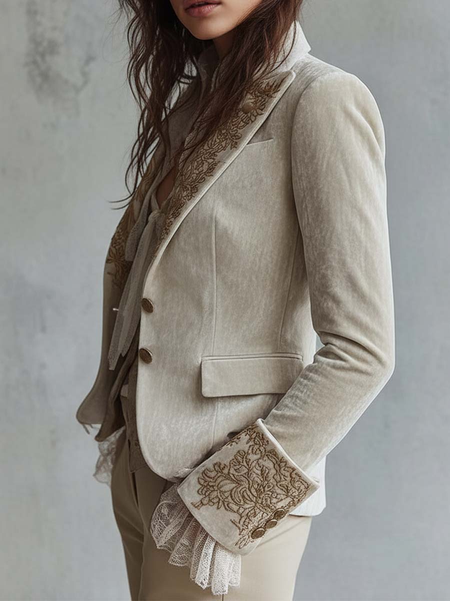 Figursyet blazer til kvinder i elfenben med broderi