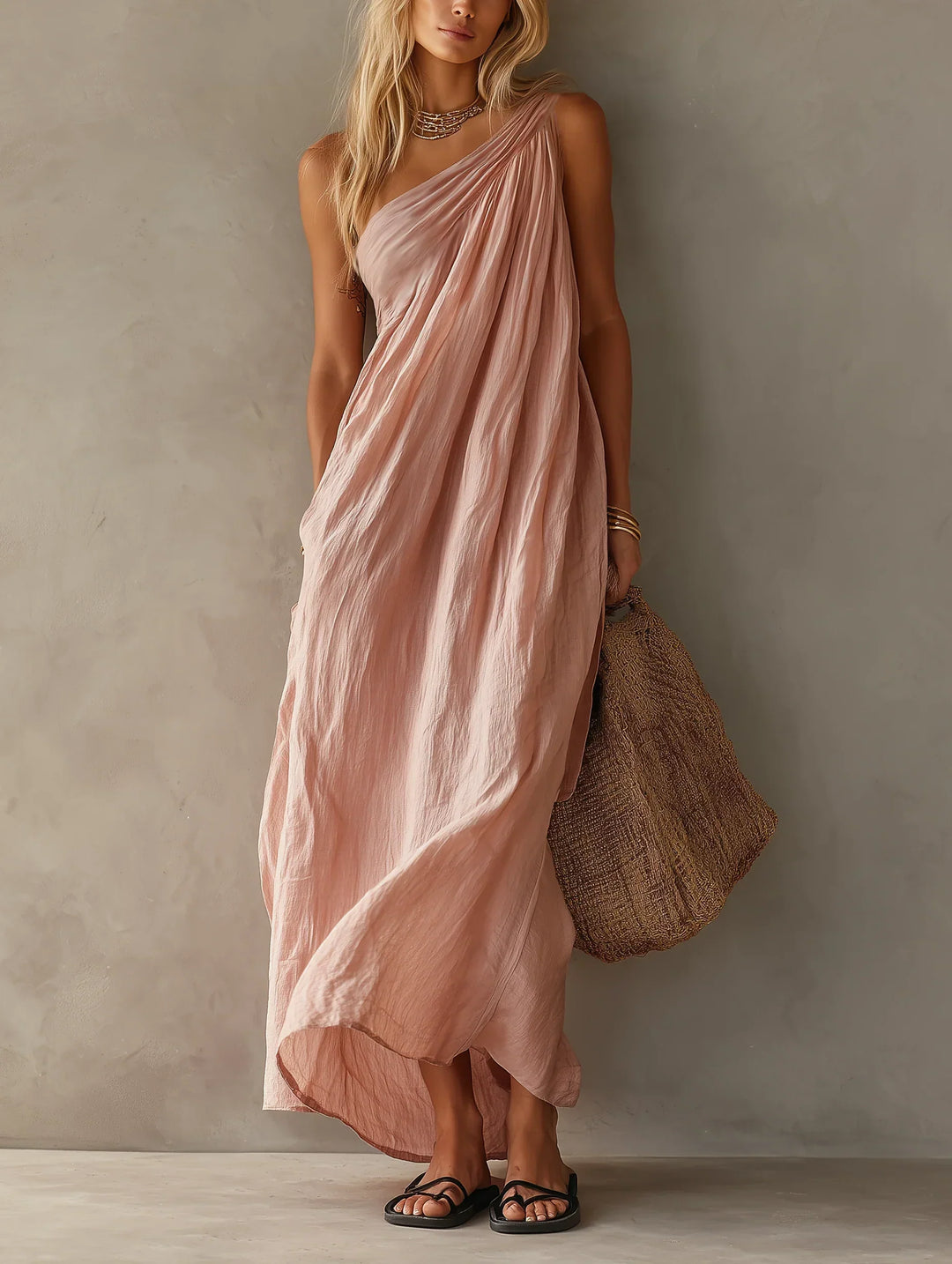 Elegant ærmeløs maxikjole med one-shoulder-design