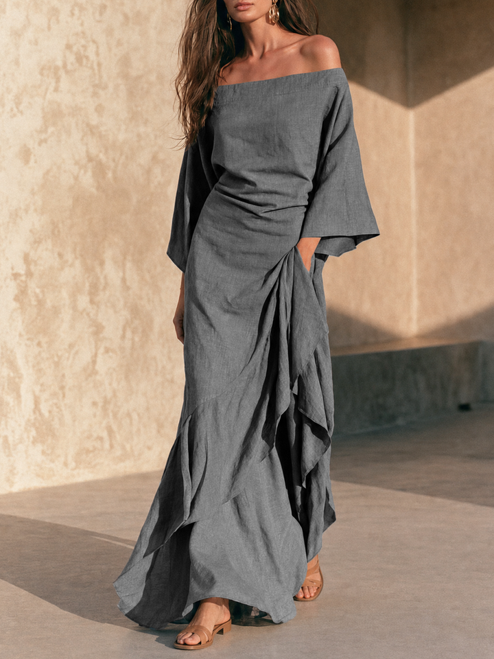 Aure | Minimalistisk off-shoulder maxi-kjole med flæse forneden og trompetærmer