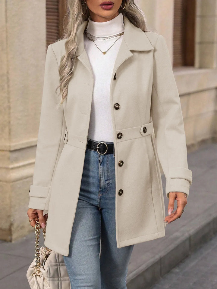 Emilia – Elegant frakke med knaplukning