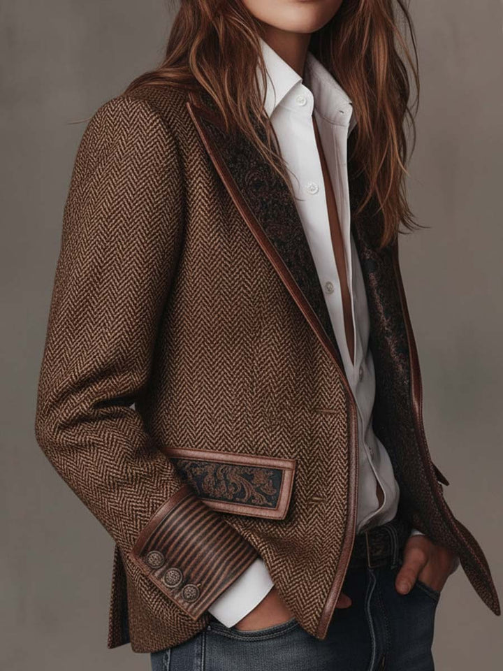 Blazer til kvinder med sildebensmønster og printdetaljer