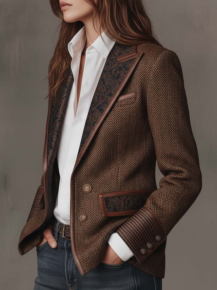 Blazer til kvinder med sildebensmønster og printdetaljer