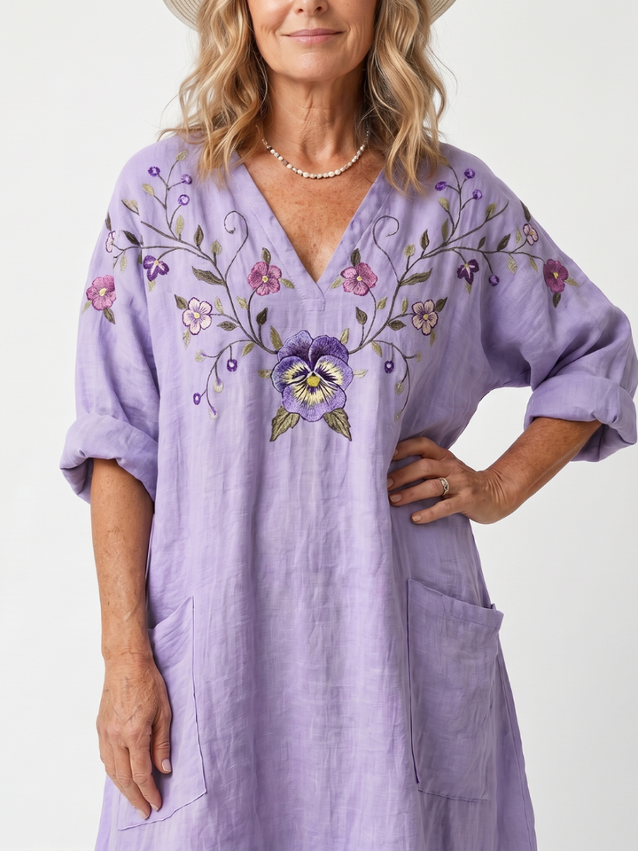 Tavi | Broderet oversize midikjole med blomster og lommer