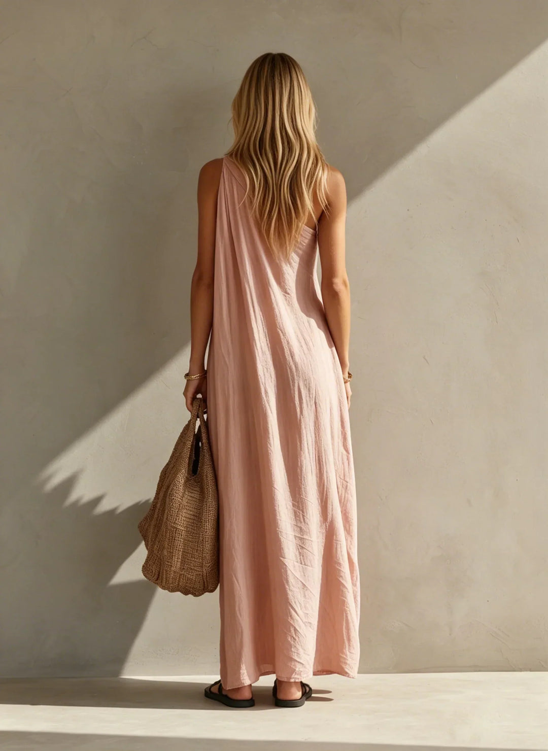 Elegant ærmeløs maxikjole med one-shoulder-design