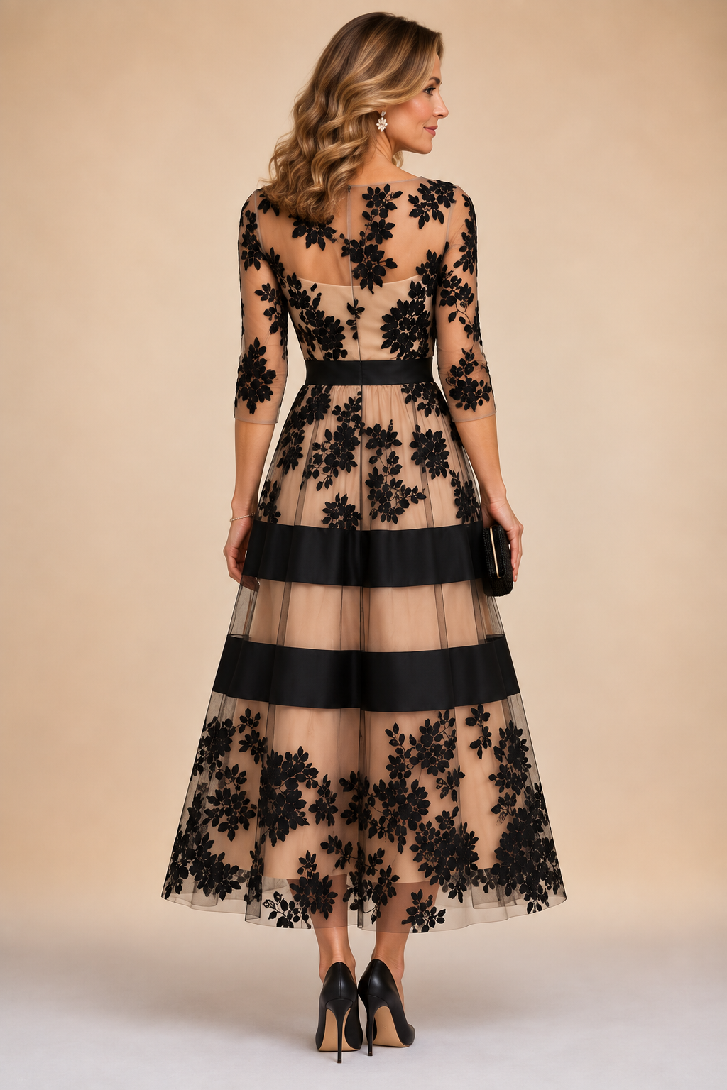Adrielle | Elegant kjole i blomsterblonder