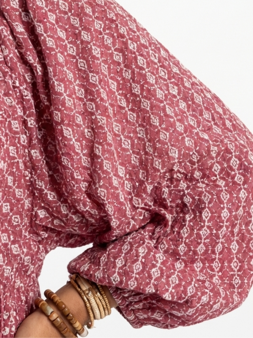 Arlette | Midikjole med geometrisk print og lange ærmer