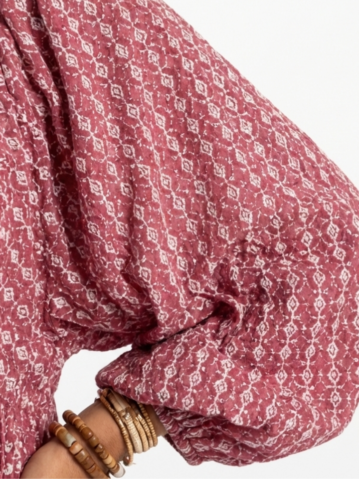 Arlette | Midikjole med geometrisk print og lange ærmer