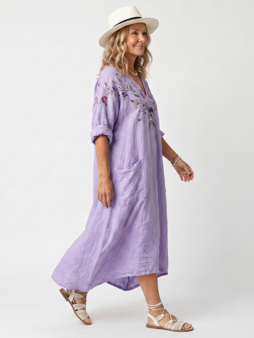 Tavi | Broderet oversize midikjole med blomster og lommer