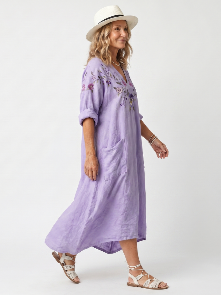 Tavi | Broderet oversize midikjole med blomster og lommer
