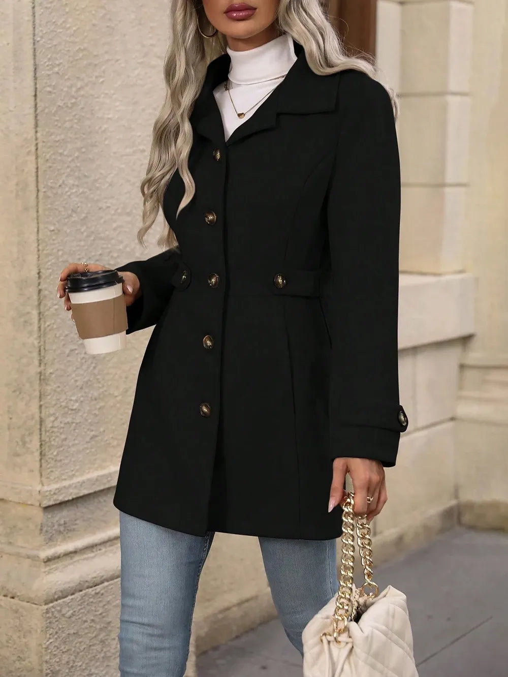 Emilia – Elegant frakke med knaplukning