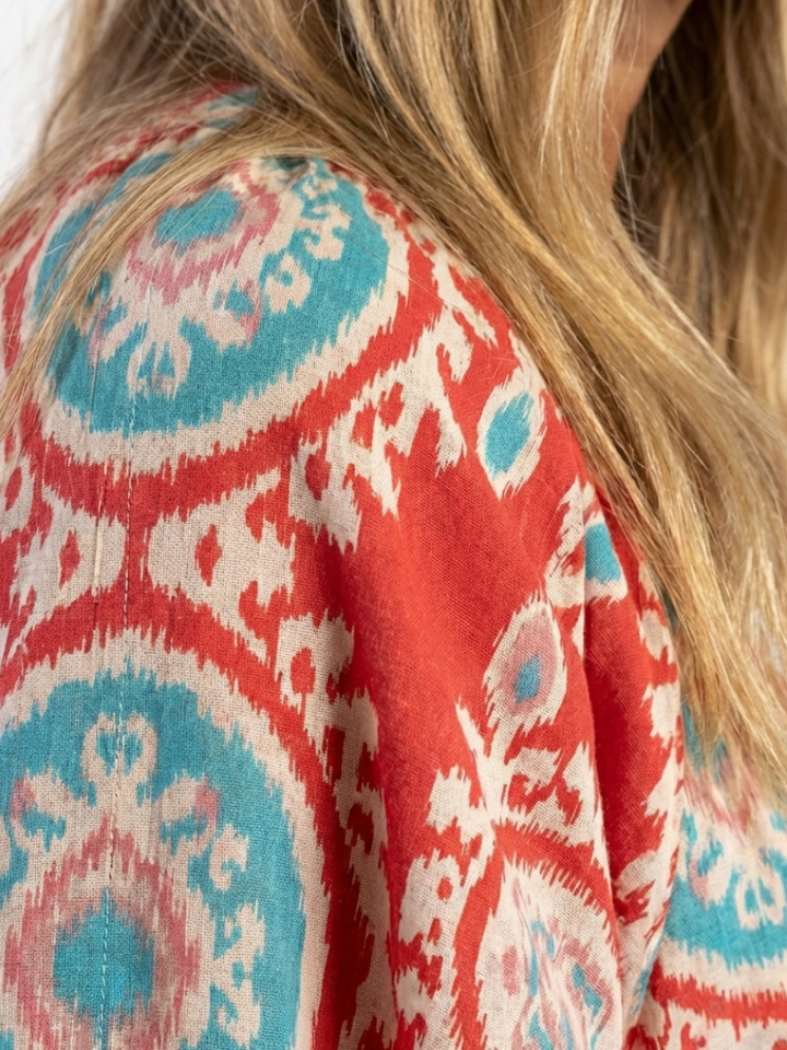 Zaria | Midikjole med paisleyprint, V-hals og korte ærmer
