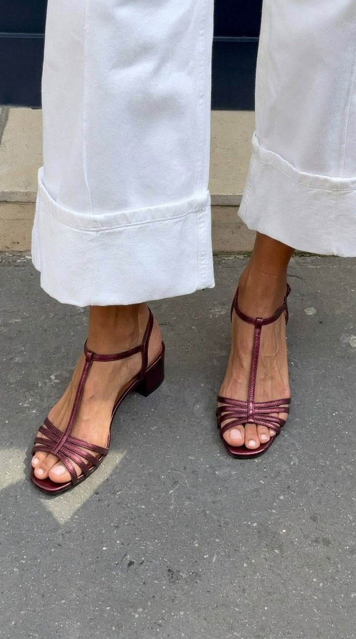 Sandaler med metallic-finish og hæl
