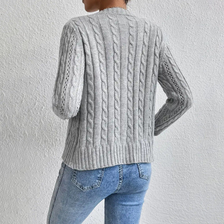 Kort kabelstrikket cardigan – Striktrøje med knapper