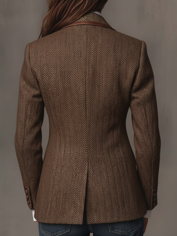 Blazer til kvinder med sildebensmønster og printdetaljer