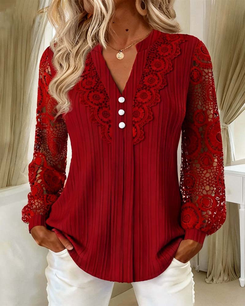 Livia – Bluse med blonder og V-hals
