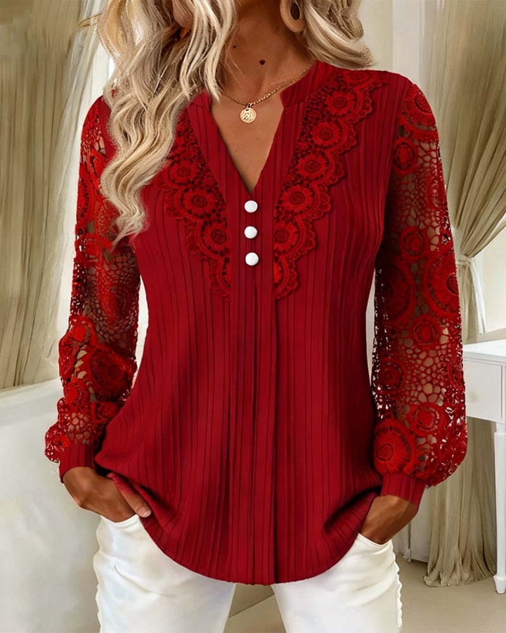 Livia – Bluse med blonder og V-hals