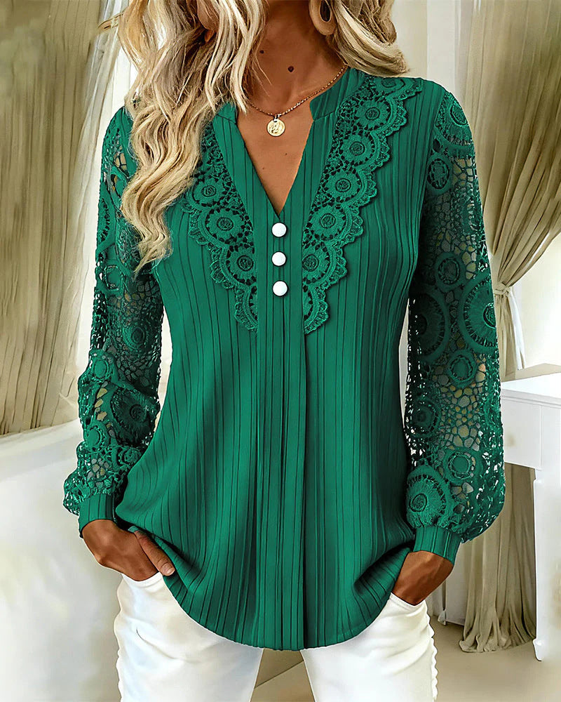 Livia – Bluse med blonder og V-hals