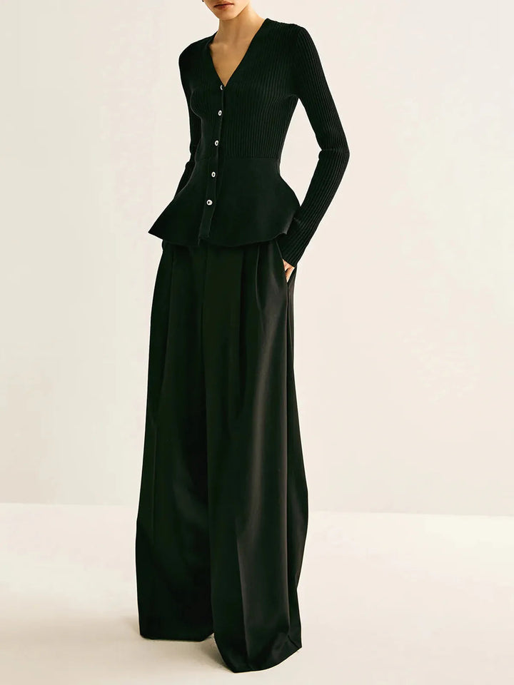 Ribstrikket peplum-top med knapper
