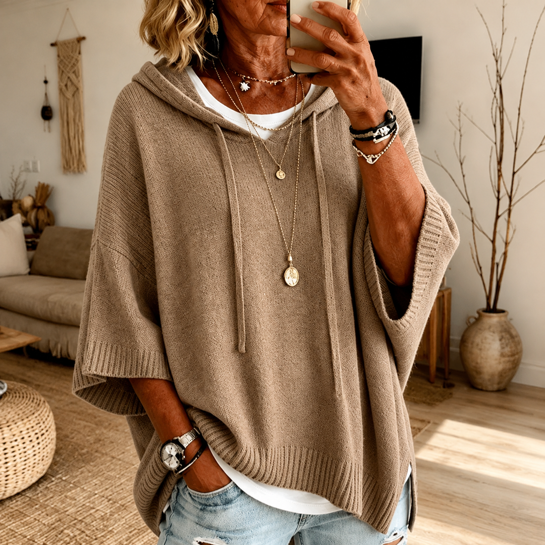 Manon | Poncho-Striktrøje med Hætte i Taupe