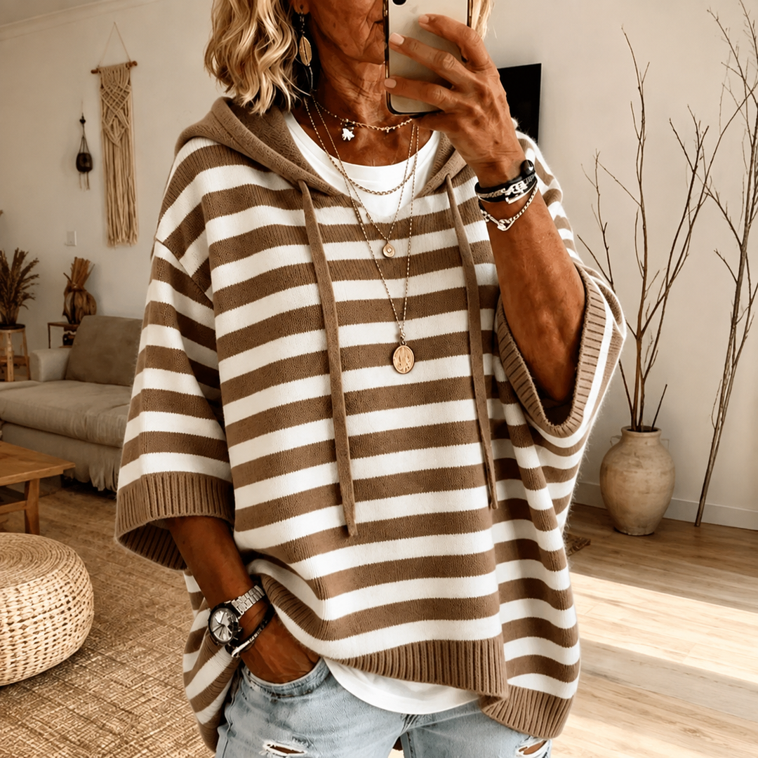 Mathilde | Stribet Poncho-Striktrøje med Hætte i Taupe