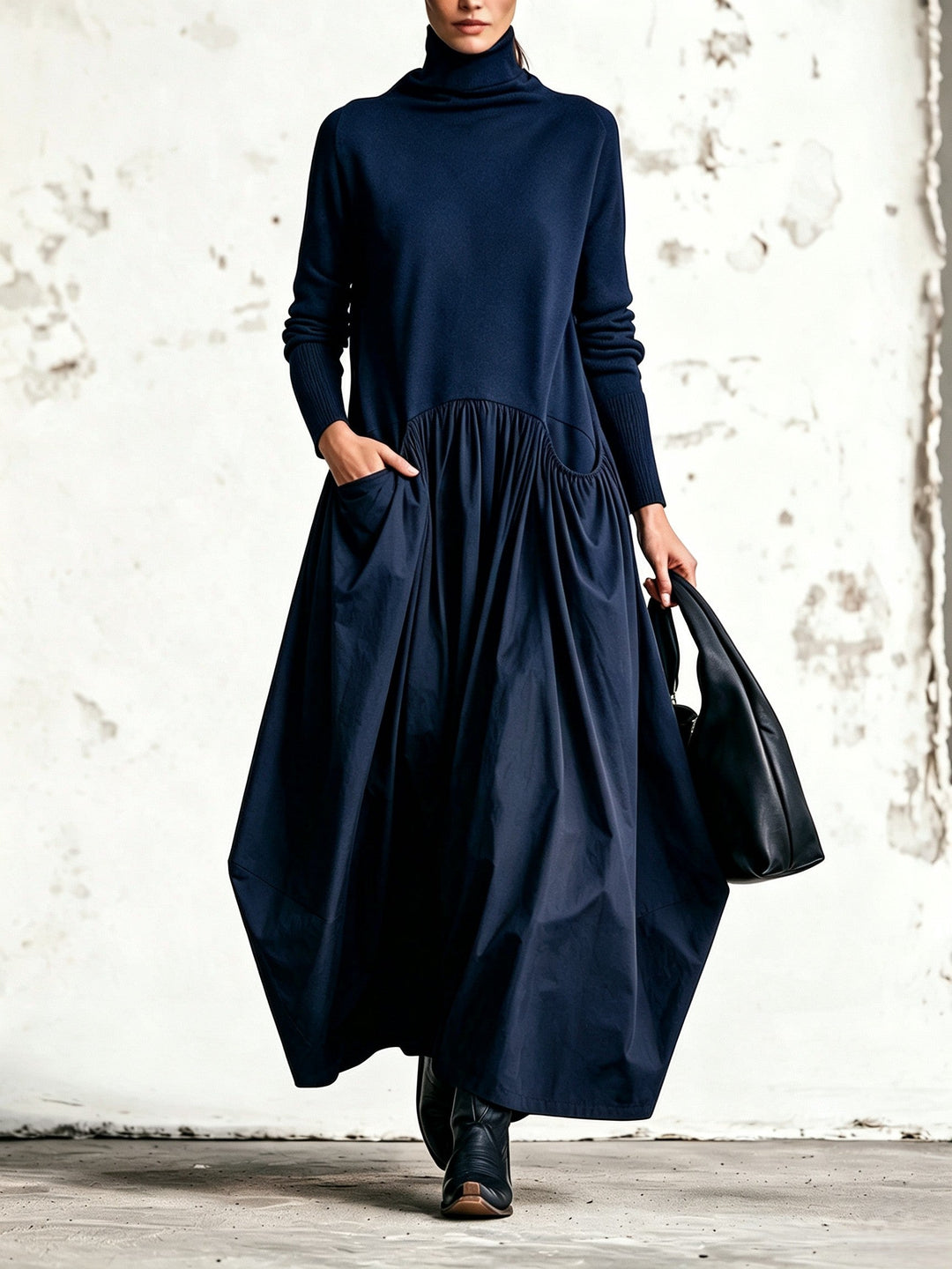 Odette | Sort oversized maxi-kjole med ståkrave