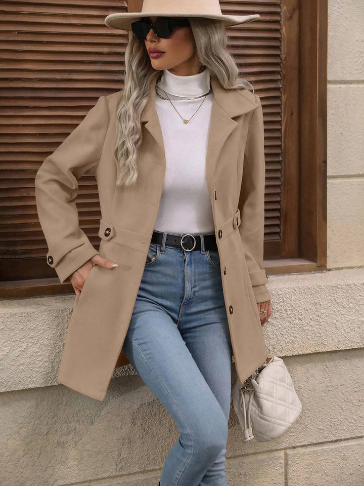 Emilia – Elegant frakke med knaplukning