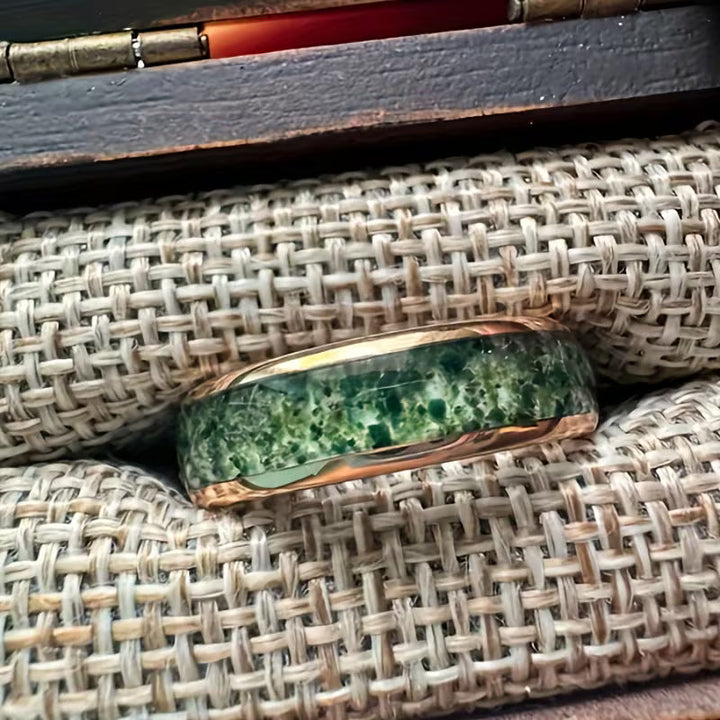 Vintage Ring med Dybgrøn Sten