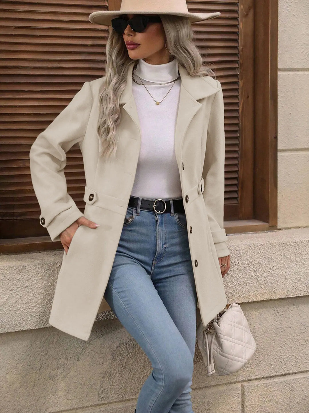 Emilia – Elegant frakke med knaplukning