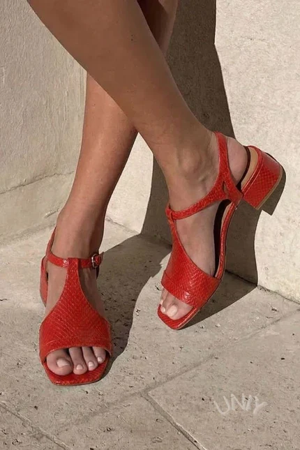 Serena – Metallic sandaler med krydsremme