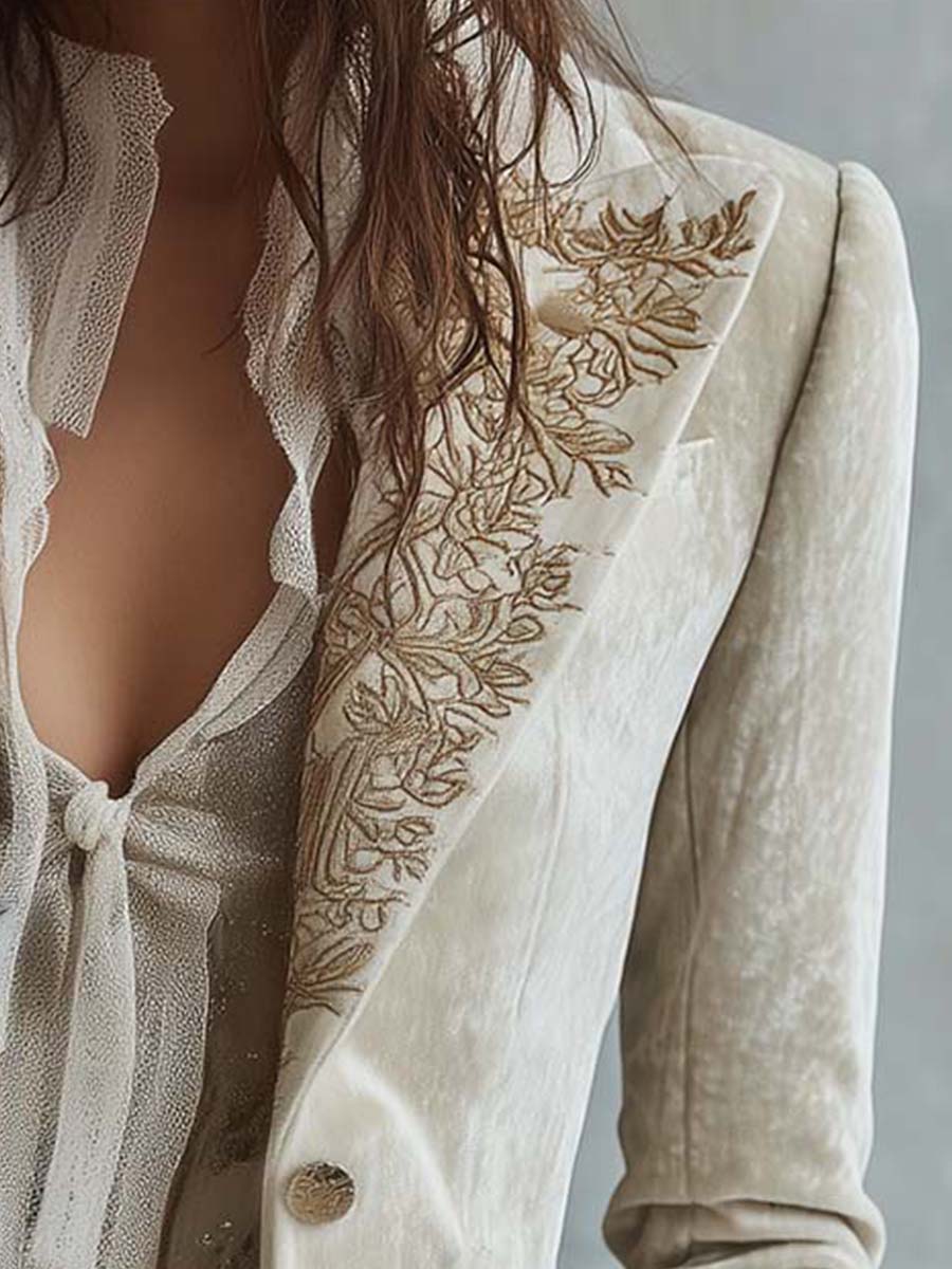 Figursyet blazer til kvinder i elfenben med broderi
