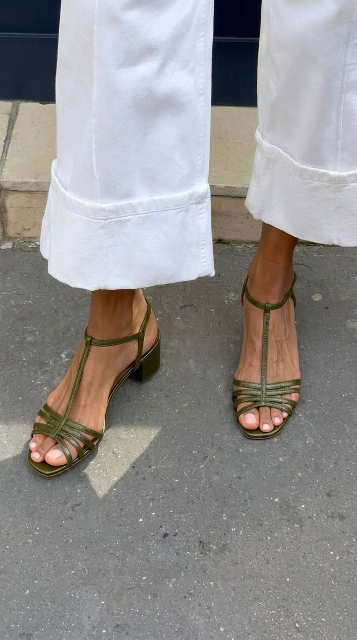 Sandaler med metallic-finish og hæl