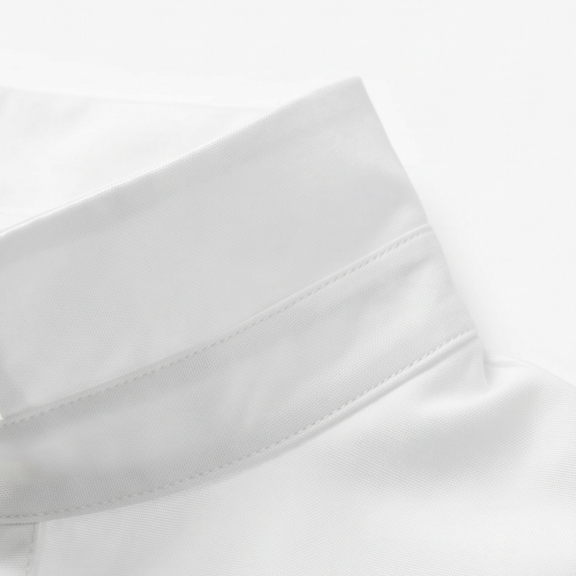 Freya – Bluse med statement-knapper