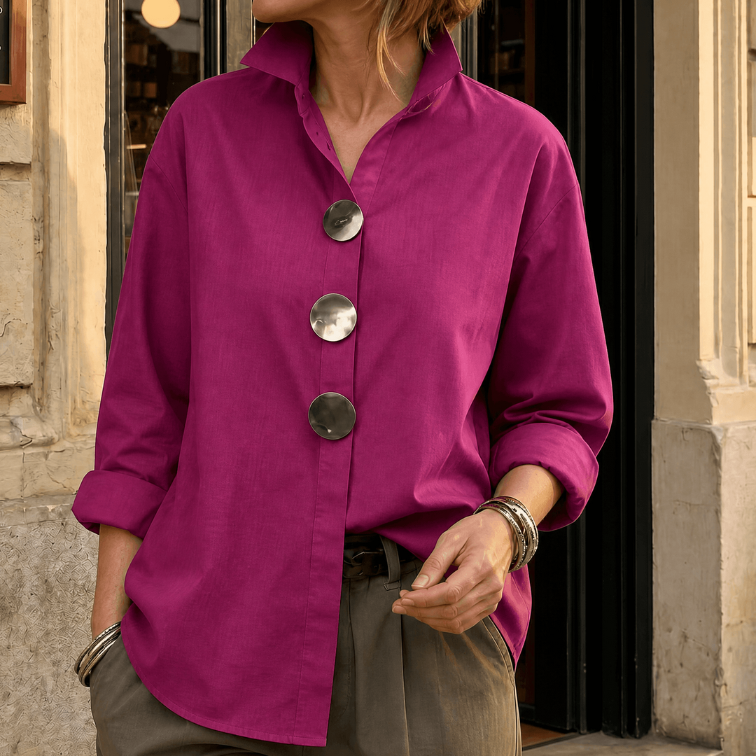 Freya – Bluse med statement-knapper