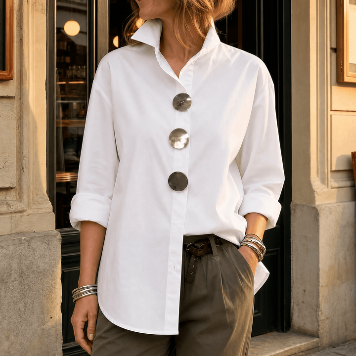 Freya – Bluse med statement-knapper