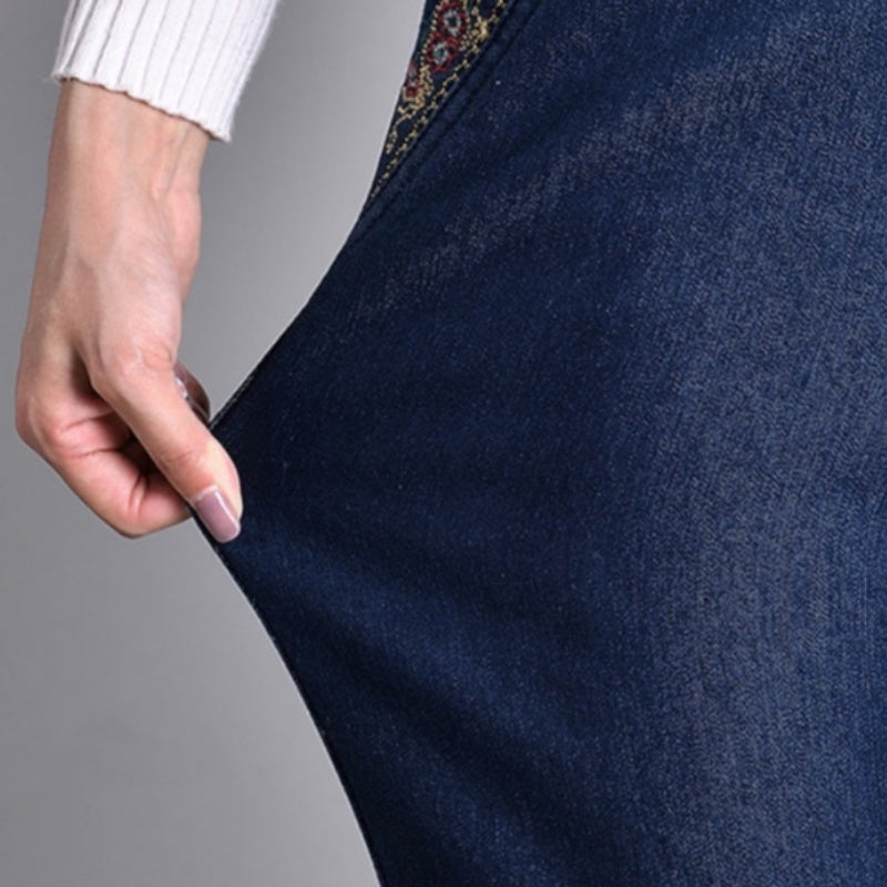 Adriana™ | Damejeans med sidelommer og elastisk talje
