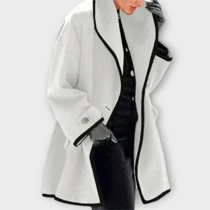 Georgiana – Oversized frakke med kontrastdetaljer